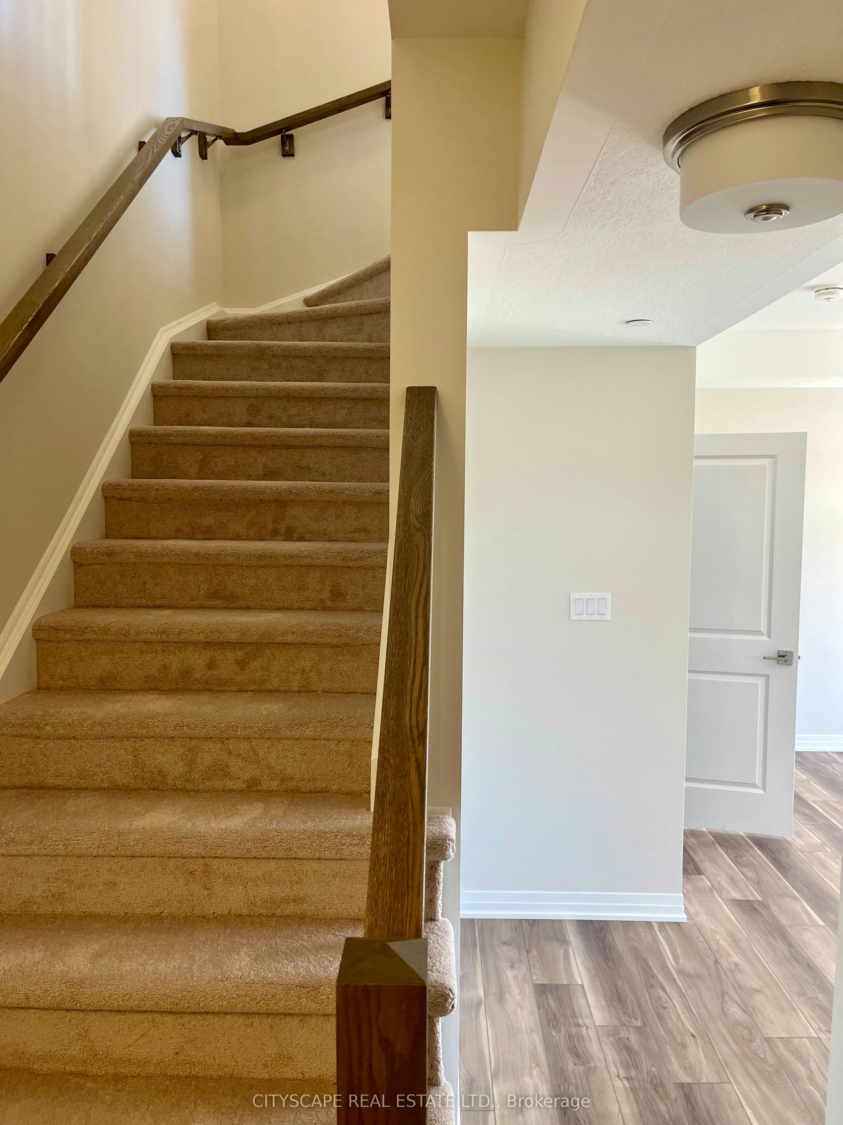 941 North Waterdown Drive, Hamilton, ON, L8B 1W3 - 9