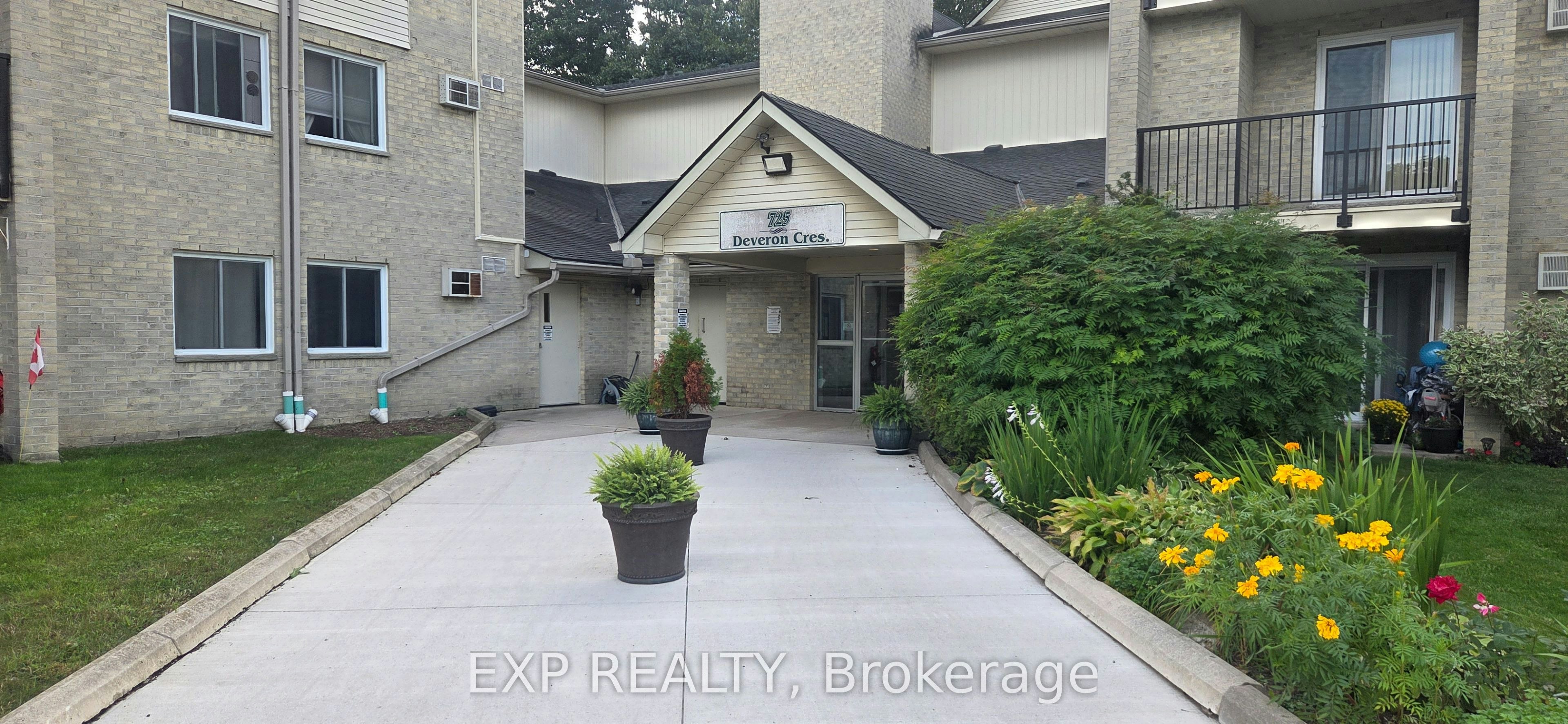 220-725 Deveron Crescent, London, ON, N5Z 4X3