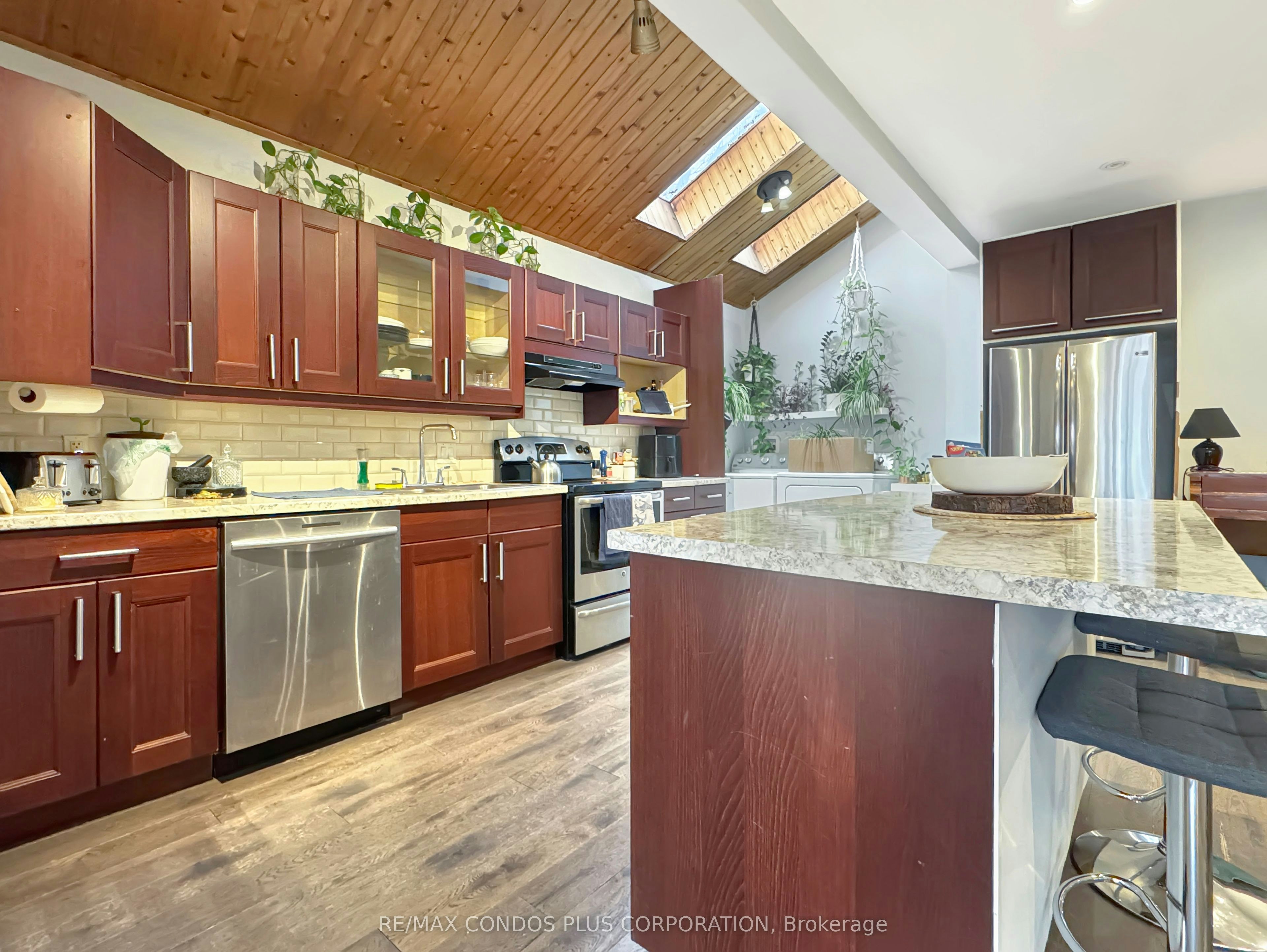 869 Beach Boulevard, Hamilton, ON, L8H 6Z5
