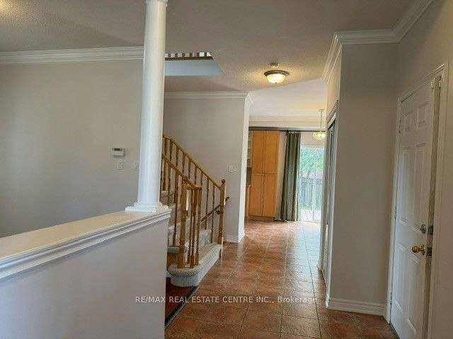16 Panorama Way, Hamilton, ON, L8E 6C6