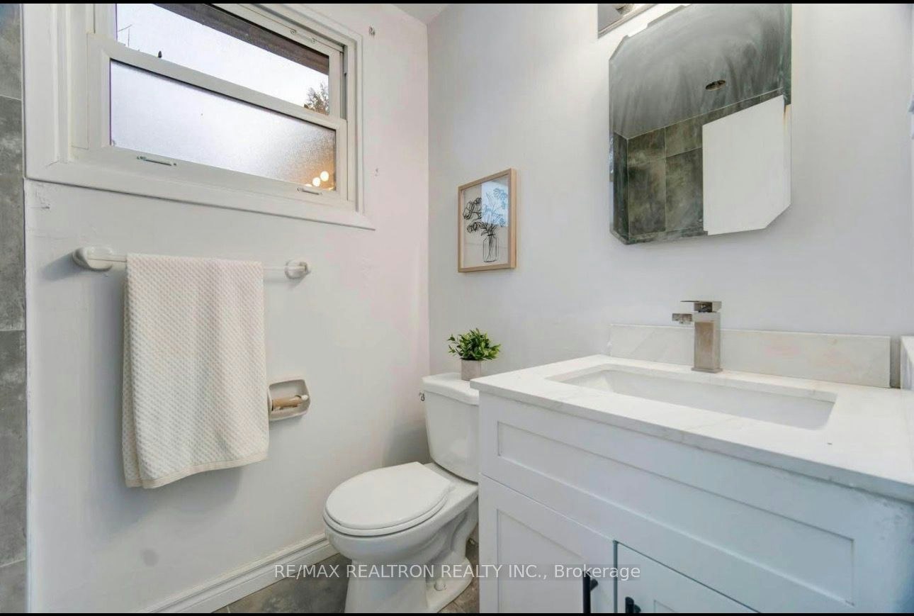 29 Court Lane, London, ON, N5W 5M6 2