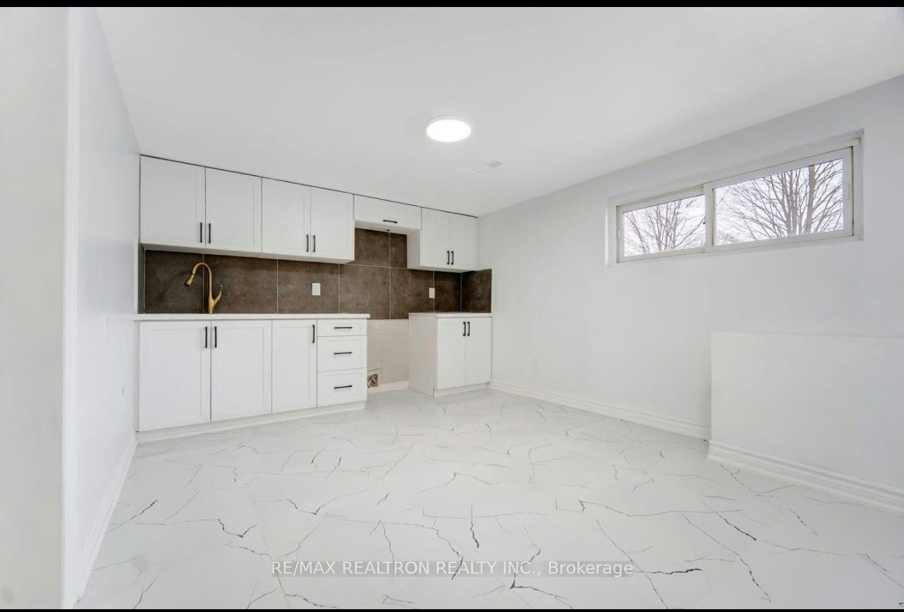 29 Court Lane, London, ON, N5W 5M6 4