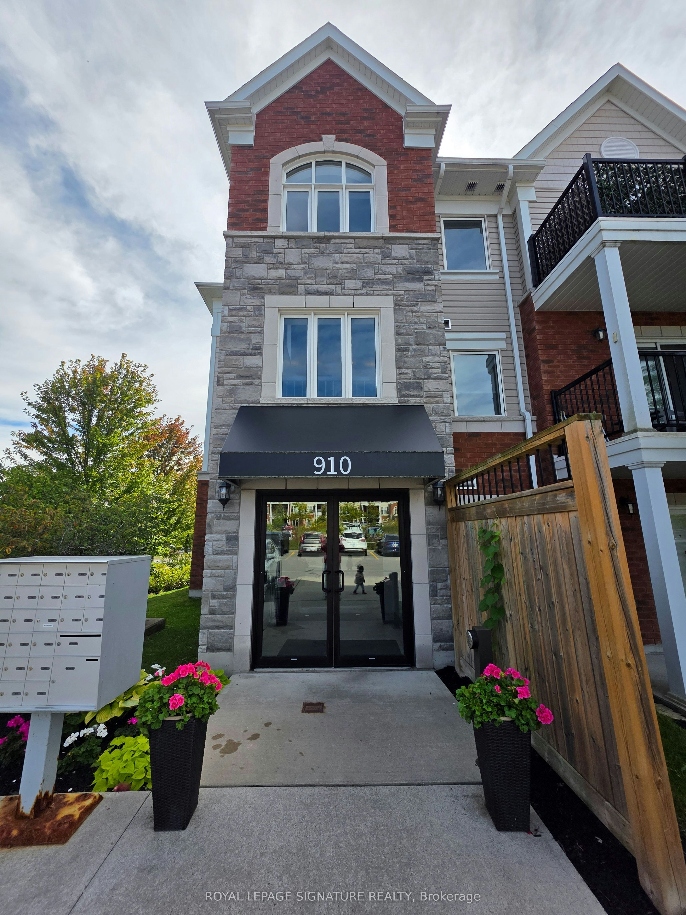 102-910 Wentworth Street, Peterborough, ON, K9J 8R8