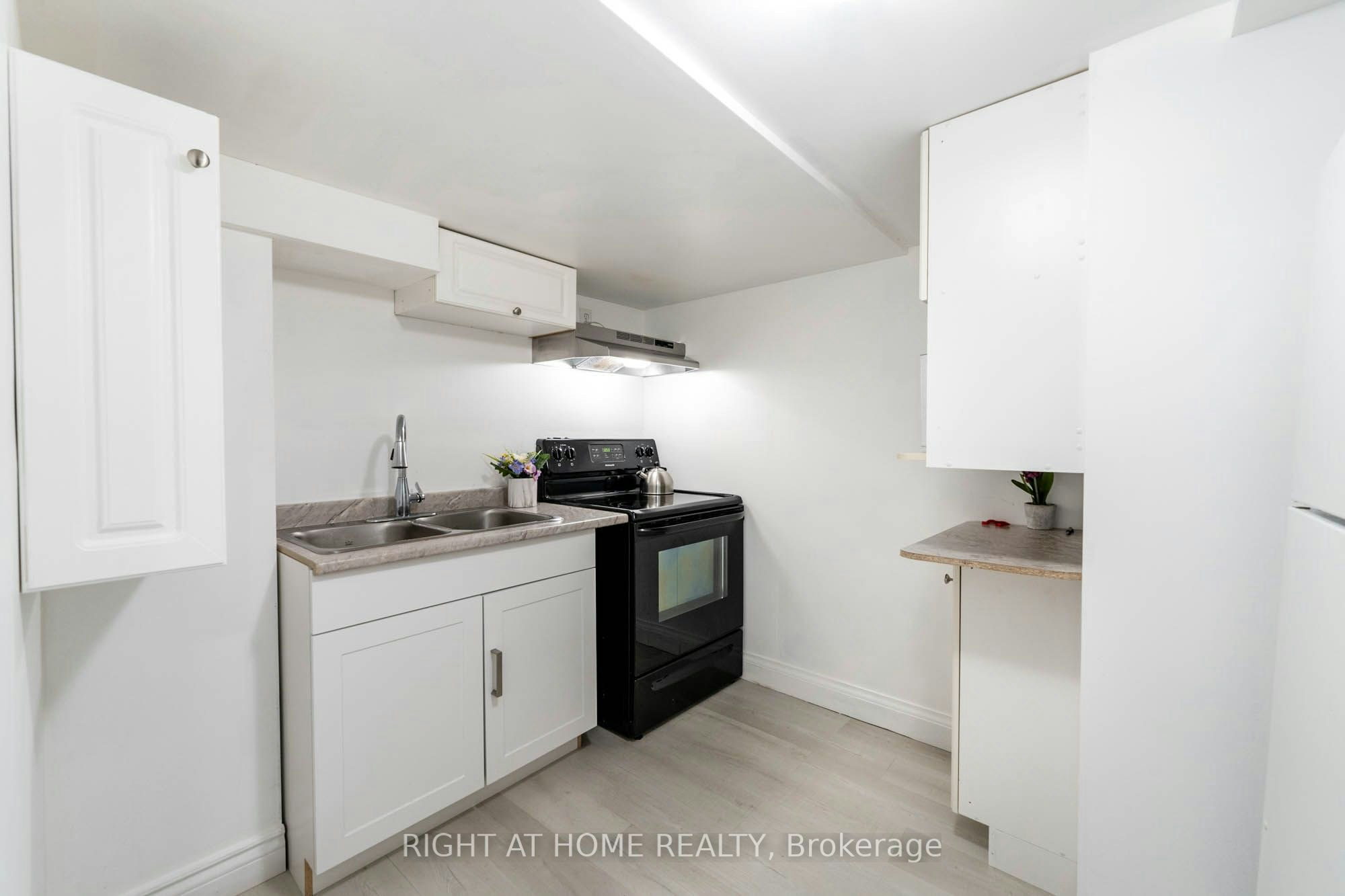 Lower-105 Glenridge Avenue, St. Catharines, ON, L2R 4X5 - 22