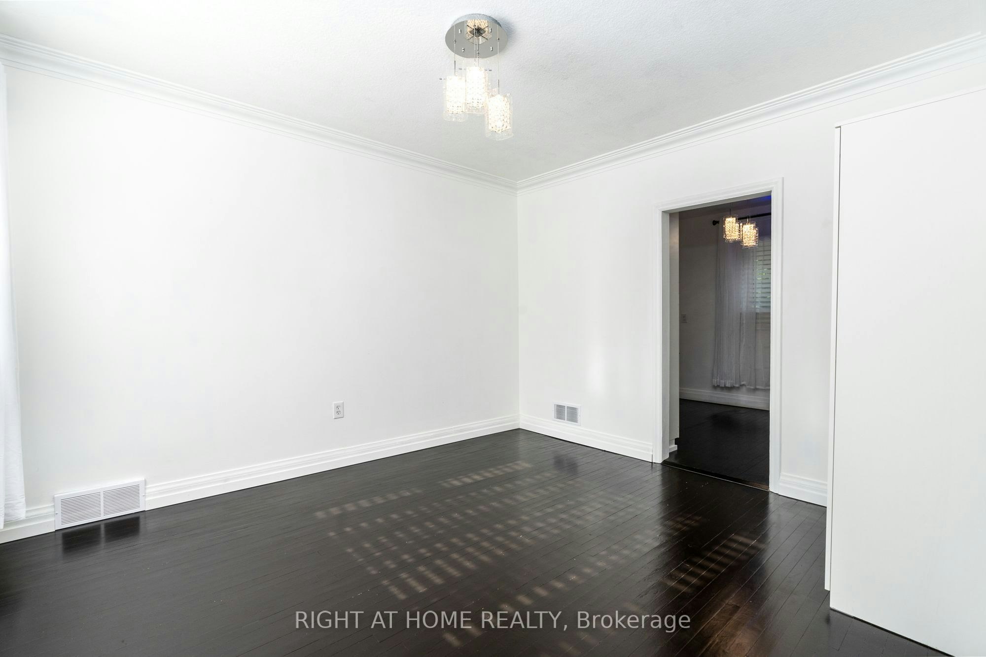 Bi-level Unit-105 Glenridge Avenue, St. Catharines, ON, L2R 4X5 - 10