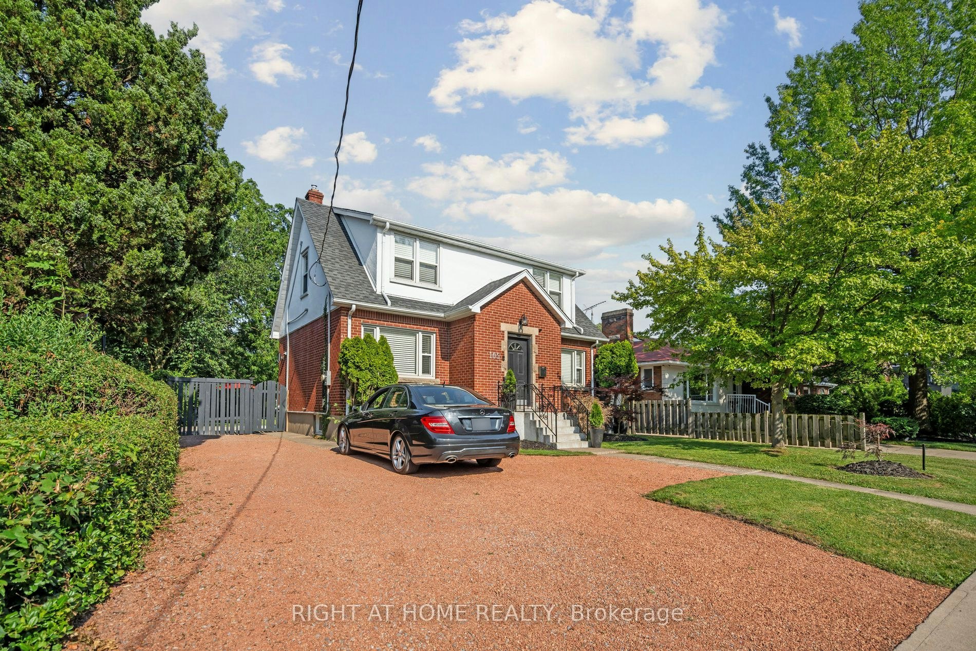 Bi-level Unit-105 Glenridge Avenue, St. Catharines, ON, L2R 4X5 - 2