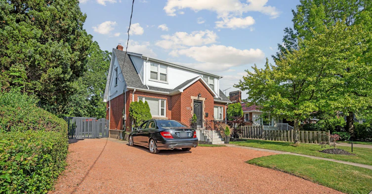 Bi-level Unit-105 Glenridge Avenue, St. Catharines, ON, L2R 4X5 - 2