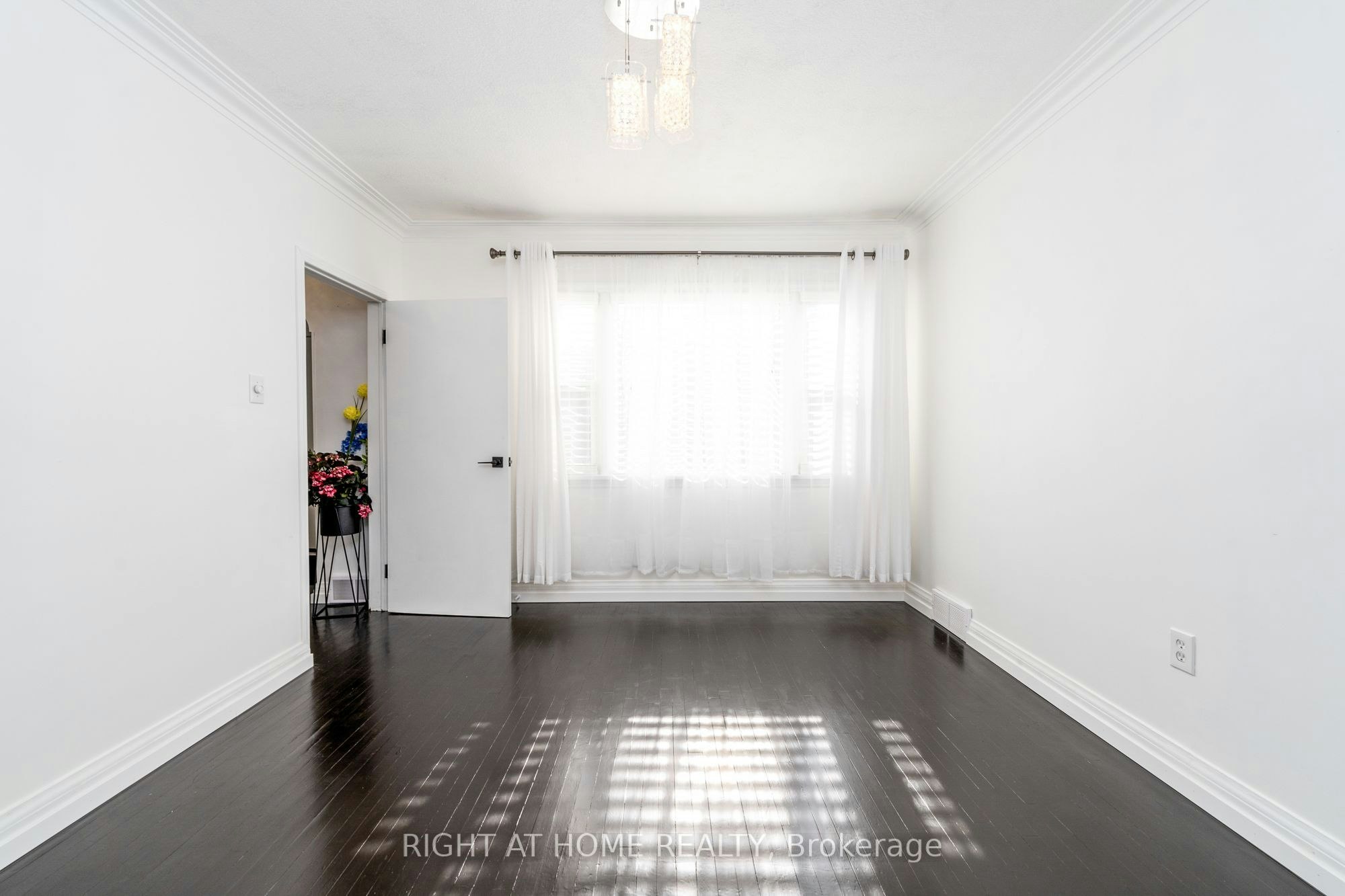 Bi-level Unit-105 Glenridge Avenue, St. Catharines, ON, L2R 4X5 - 3