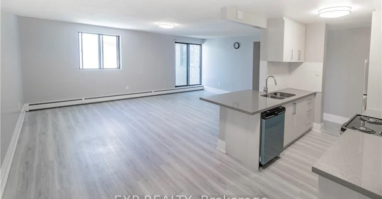 601-4422 Huron Street, Niagara Falls, ON, L2E 7C8 - 3