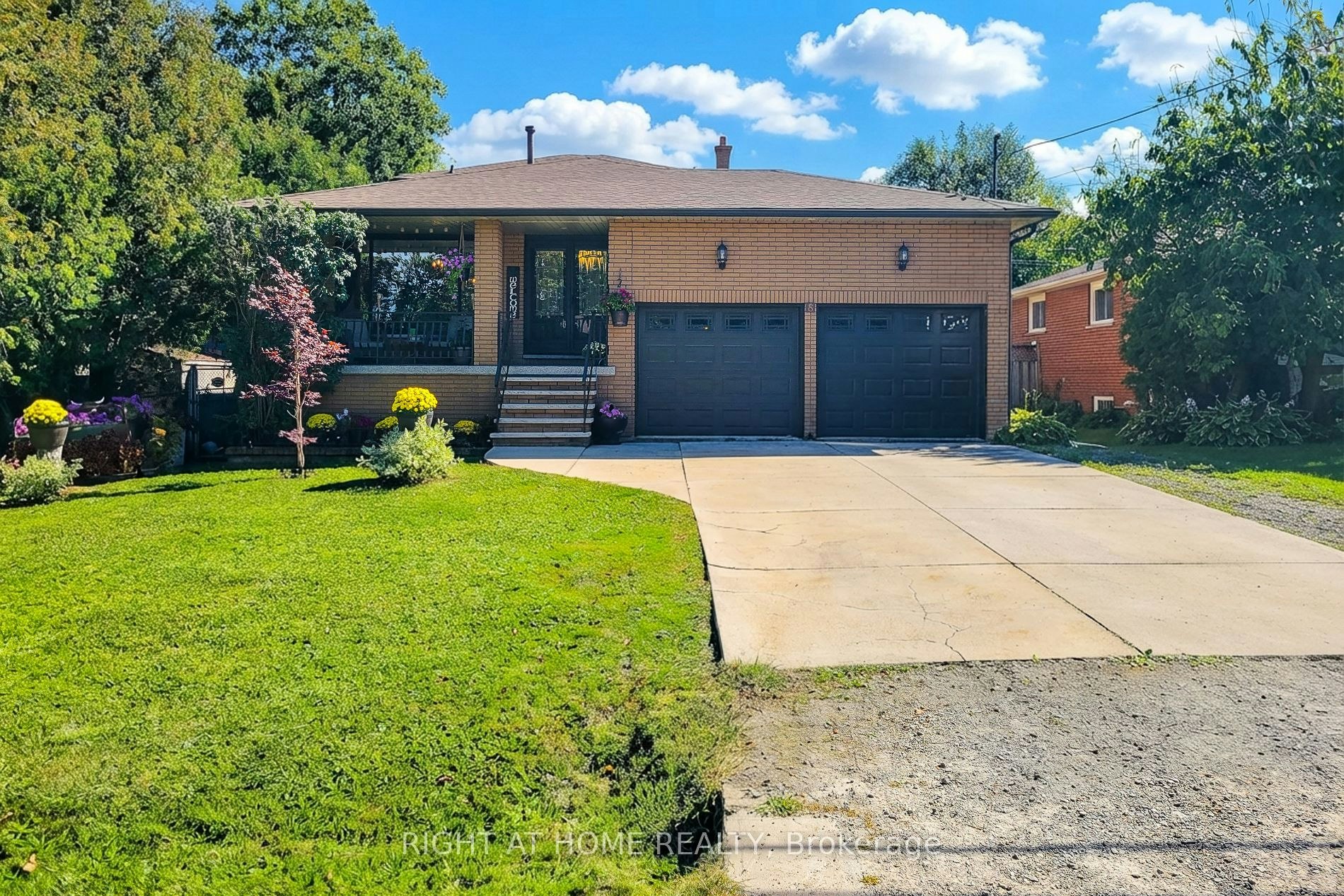 8 Hunter Road, Grimsby, ON, L3M 4A4