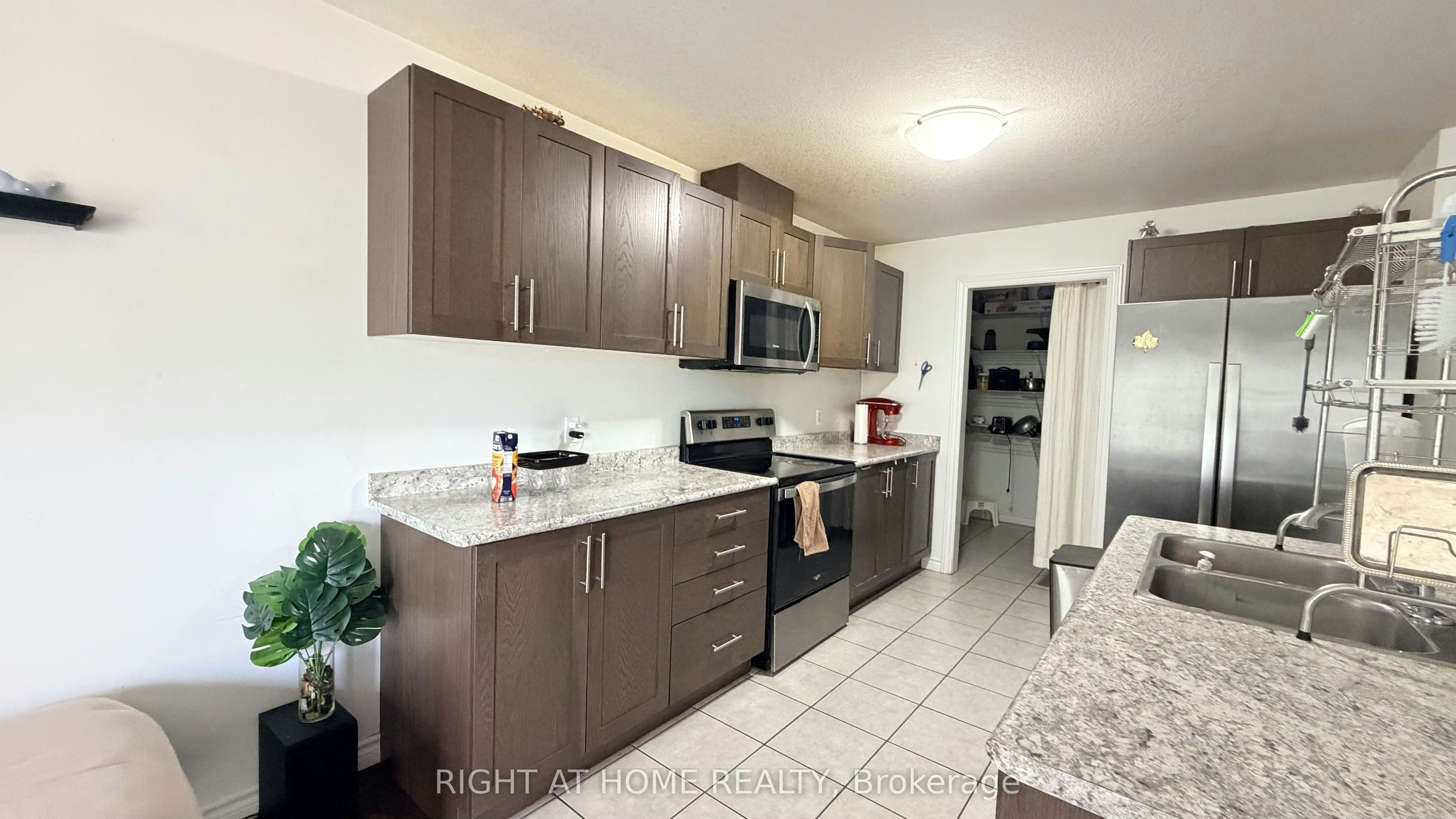 71 Woodedge Circle, Kitchener, ON, N3P 0R8 - 5