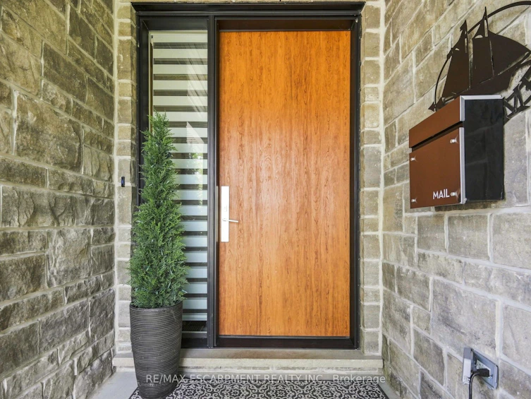42 Carlton Avenue, Welland, ON, L3C 1P9 - 5