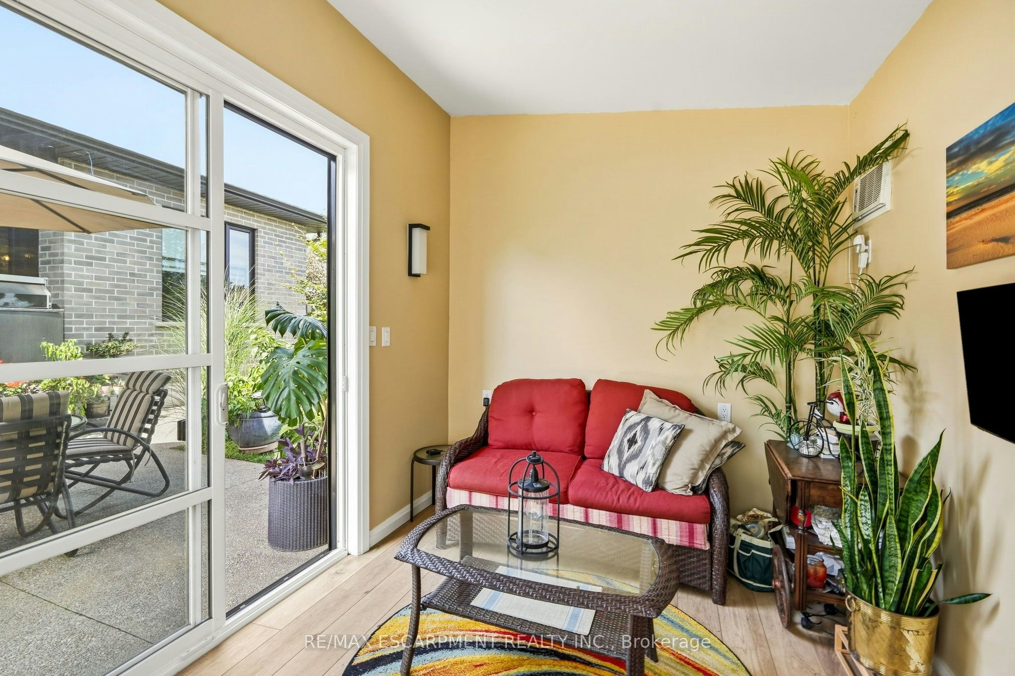 42 Carlton Avenue, Welland, ON, L3C 1P9 - 42