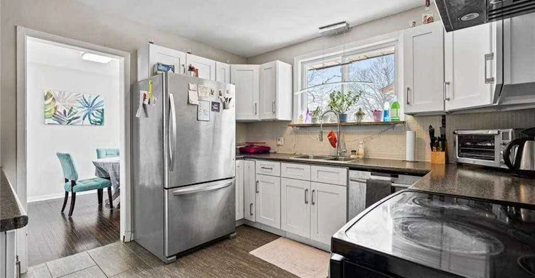 2 Stewart Avenue, Thorold, ON, L2V 2W5 - 4