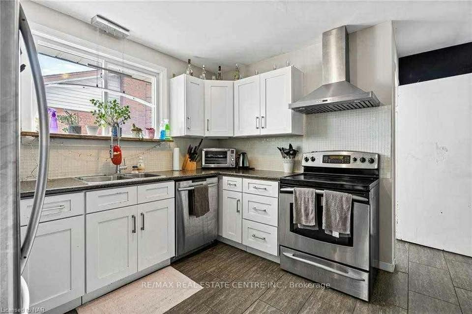 2 Stewart Avenue, Thorold, ON, L2V 2W5 - 3