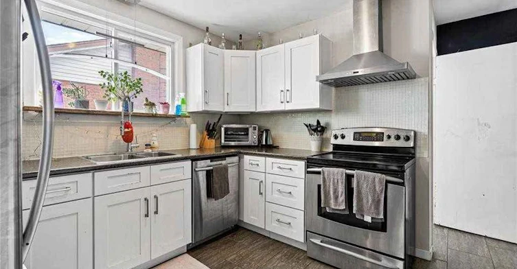 2 Stewart Avenue, Thorold, ON, L2V 2W5 - 3