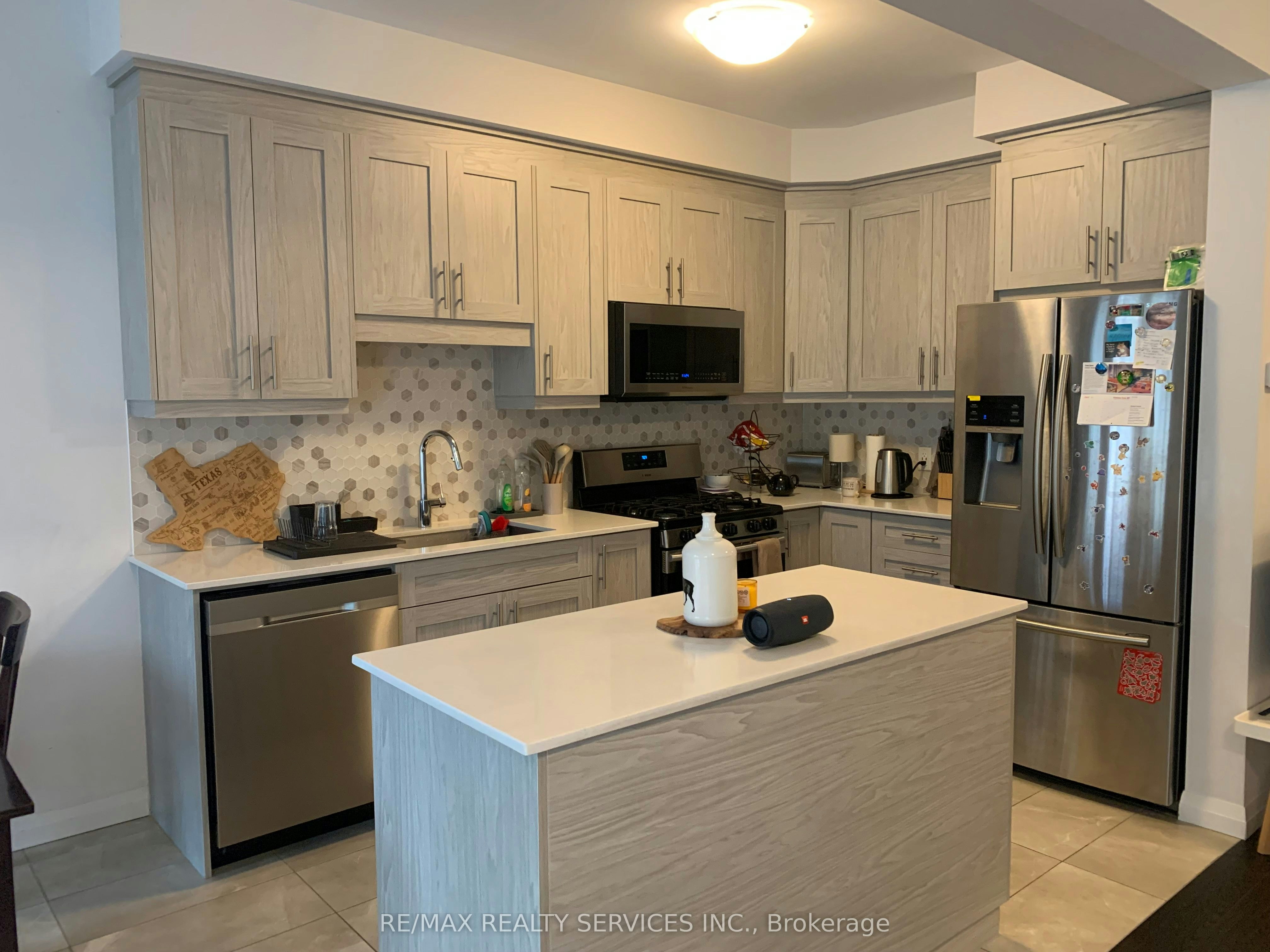 6 Shay Lane, Hamilton, ON, L9G 3K9 - 3