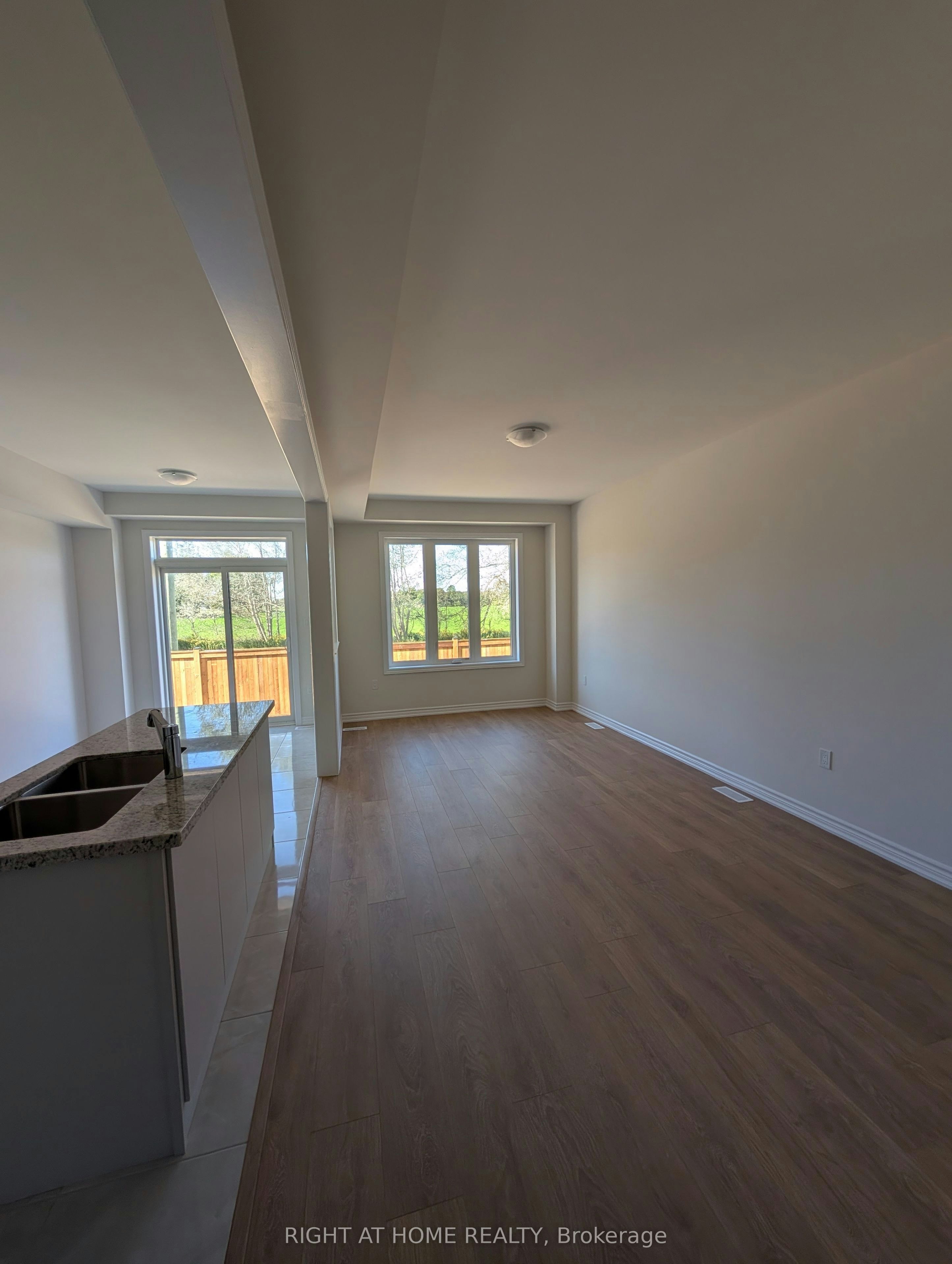 1052 Periwinkle Crescent, Woodstock, ON, N4S 7W2 - 5