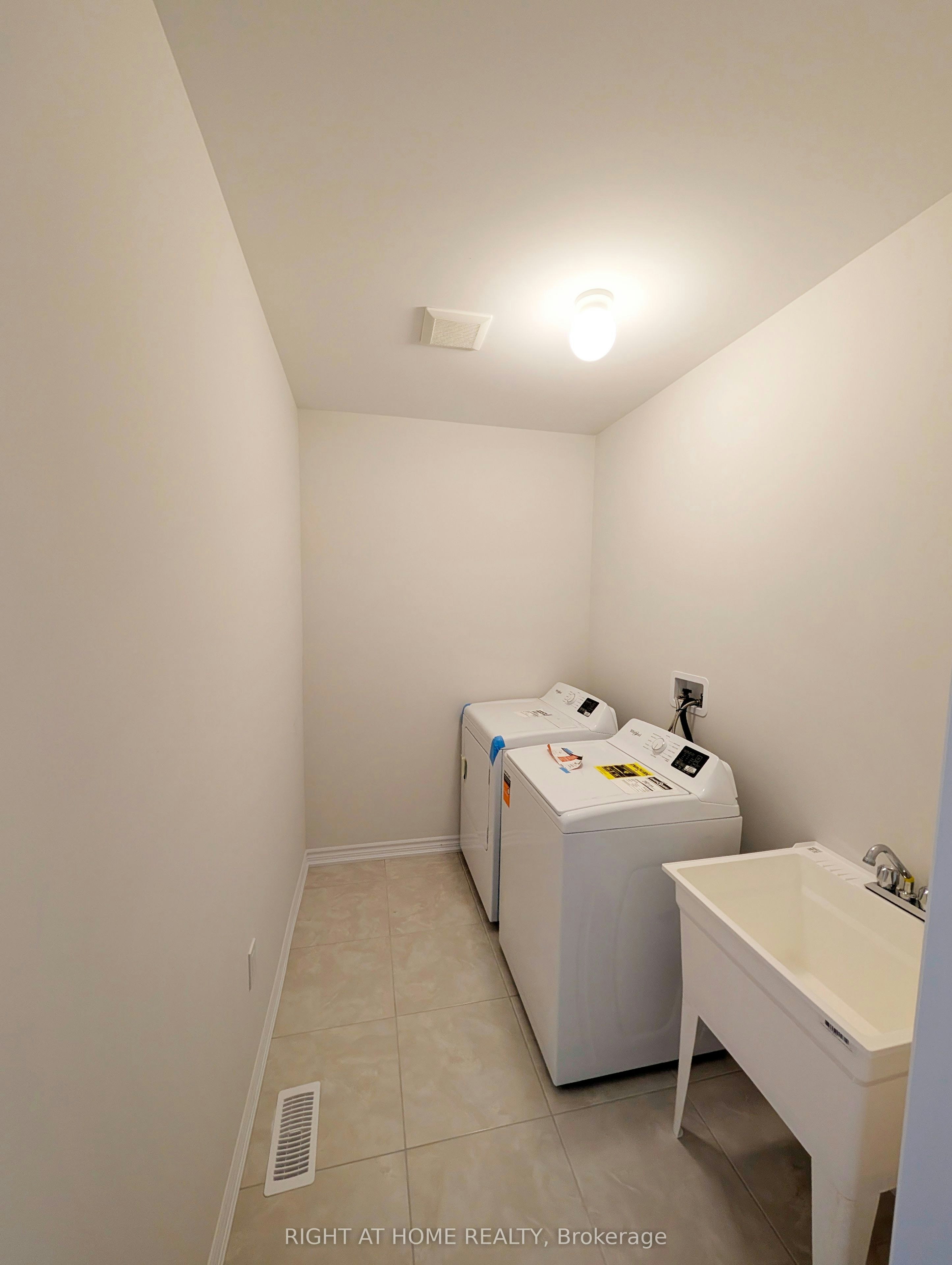 1052 Periwinkle Crescent, Woodstock, ON, N4S 7W2 - 19