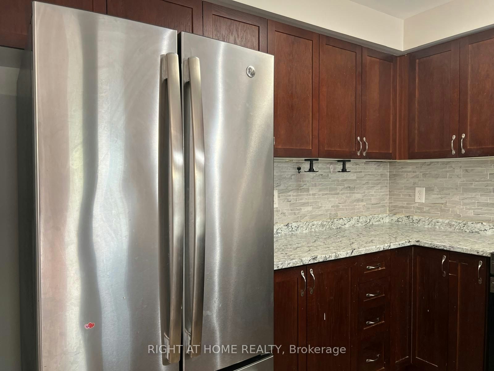 39 Golden Iris Crescent, Hamilton, ON, L8B 0R6 - 17
