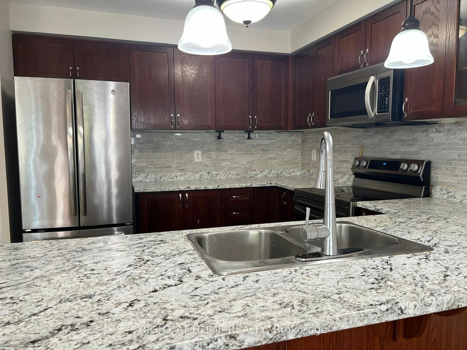 39 Golden Iris Crescent, Hamilton, ON, L8B 0R6 - 19