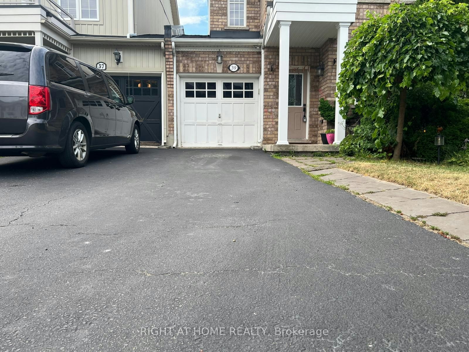 39 Golden Iris Crescent, Hamilton, ON, L8B 0R6 3