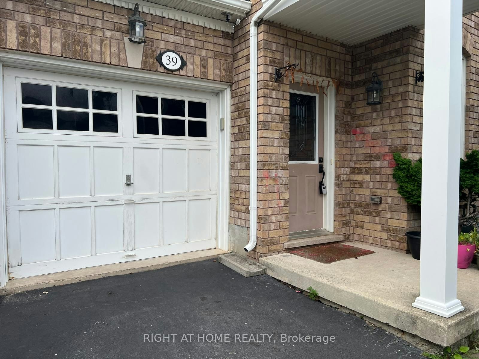 39 Golden Iris Crescent, Hamilton, ON, L8B 0R6 2