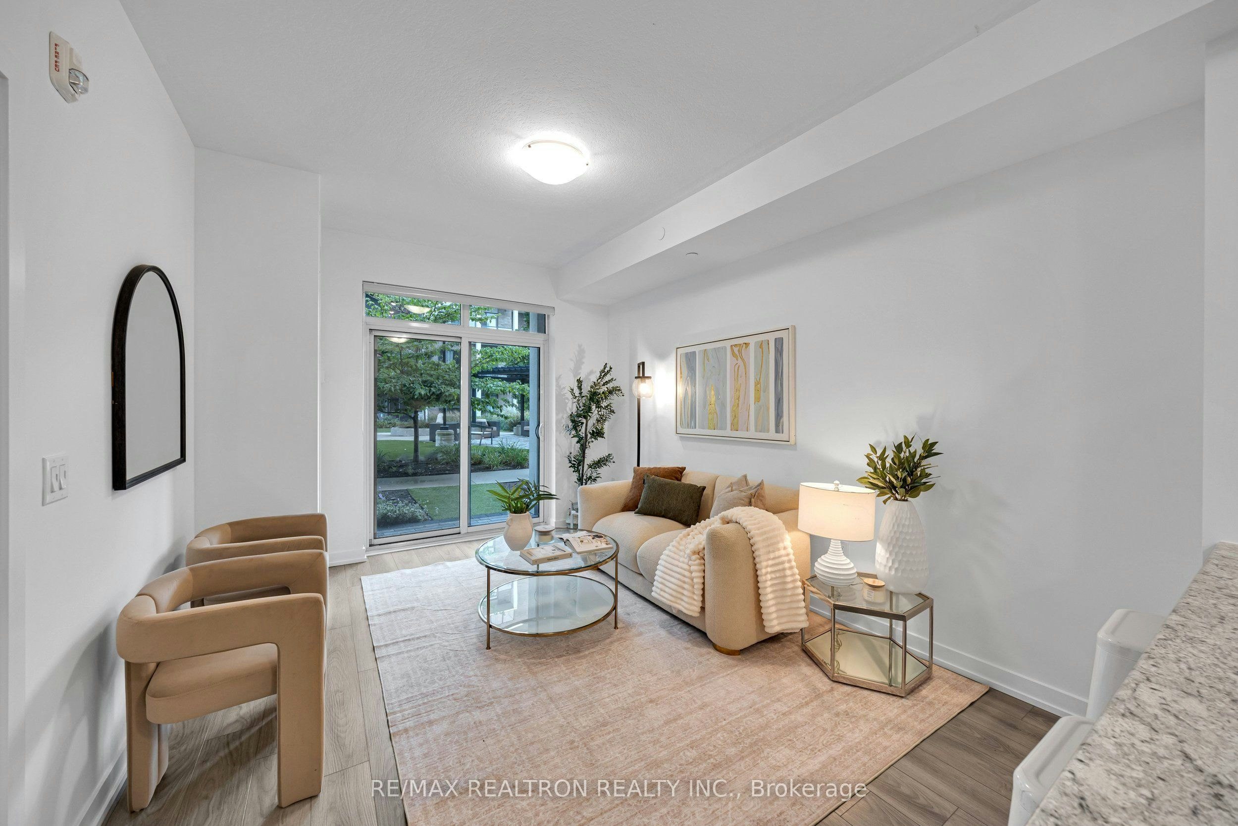 140-5055 Greenlane Road, Lincoln, ON, L3J 2J3