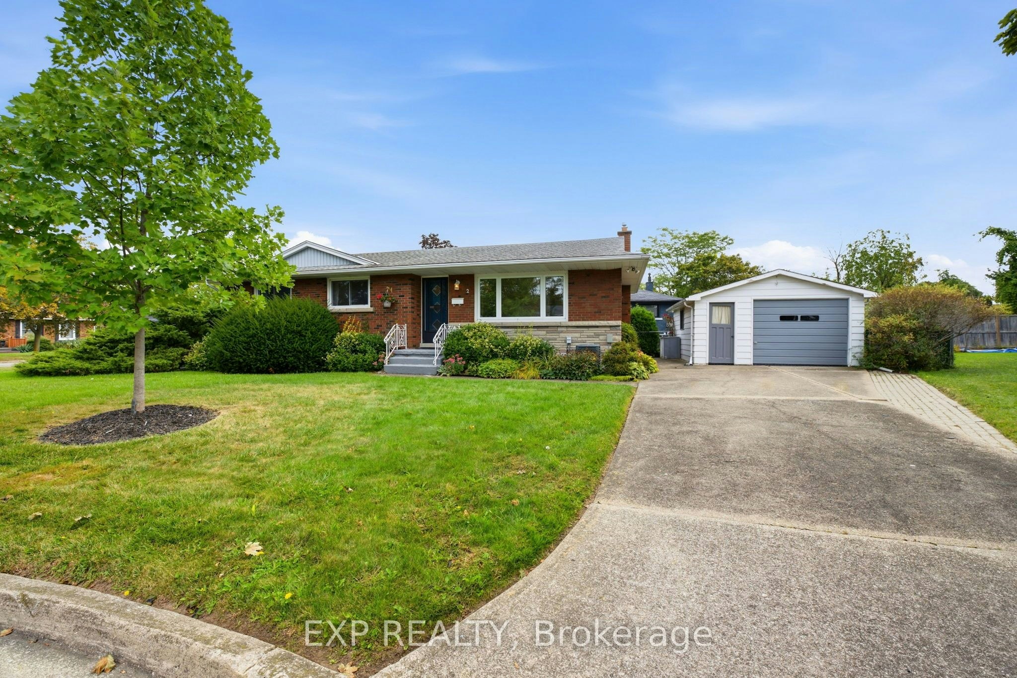 2 Glengrove Circle, St. Catharines, ON, L2T 2Y9