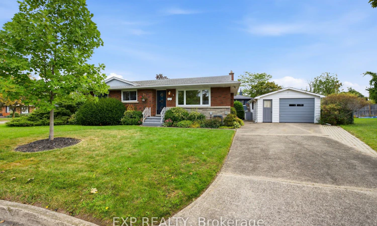 2 Glengrove Circle
