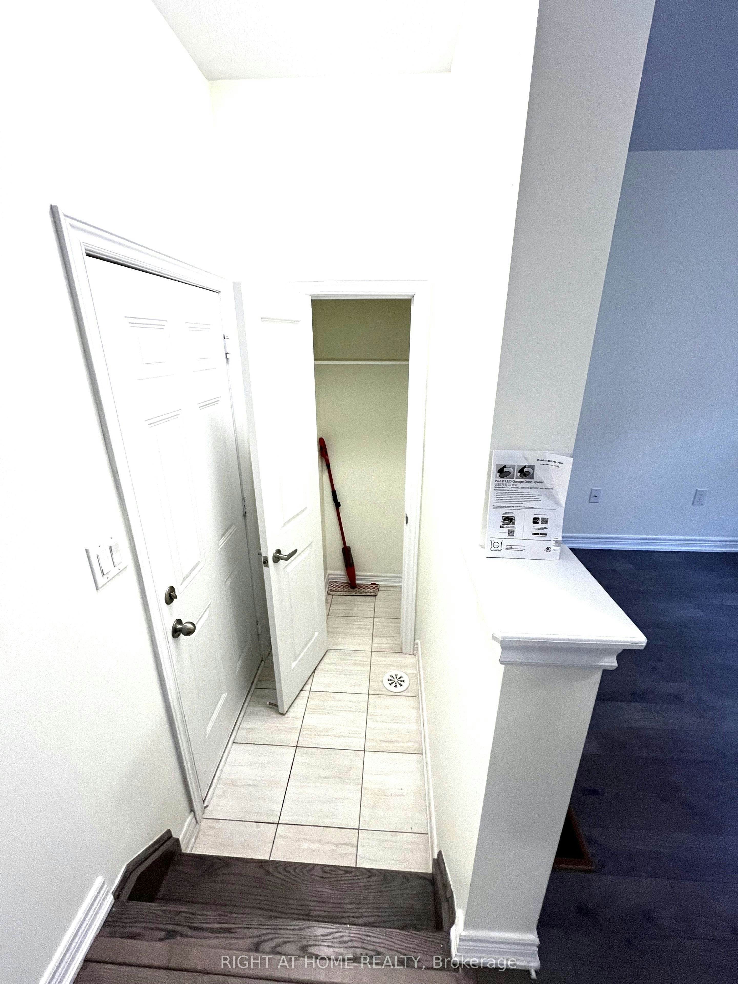25 Rapids Lane, Hamilton, ON, L8K 0A3 - 6