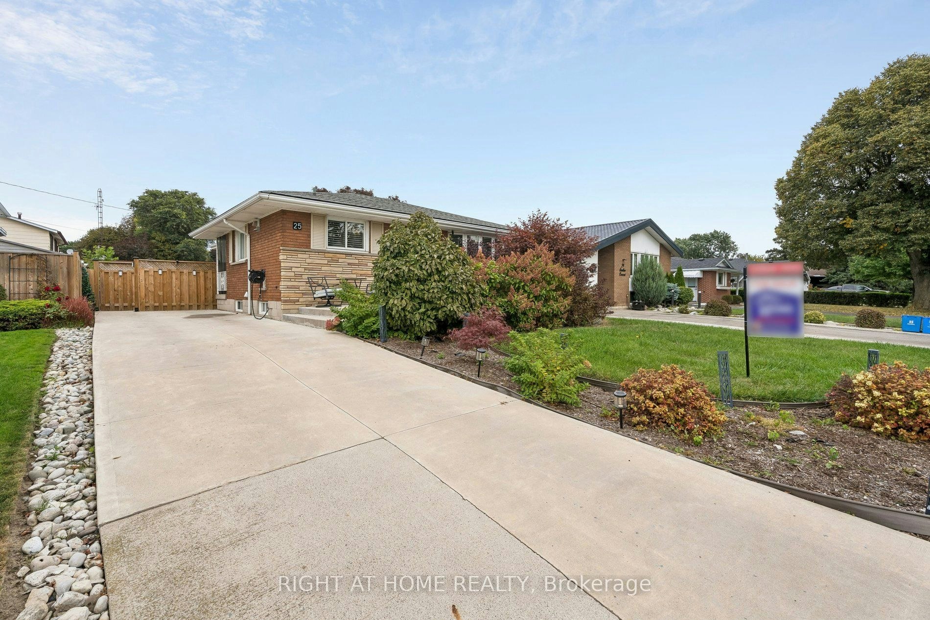 25 Swallow Crescent, Hamilton, ON, L9A 2M7