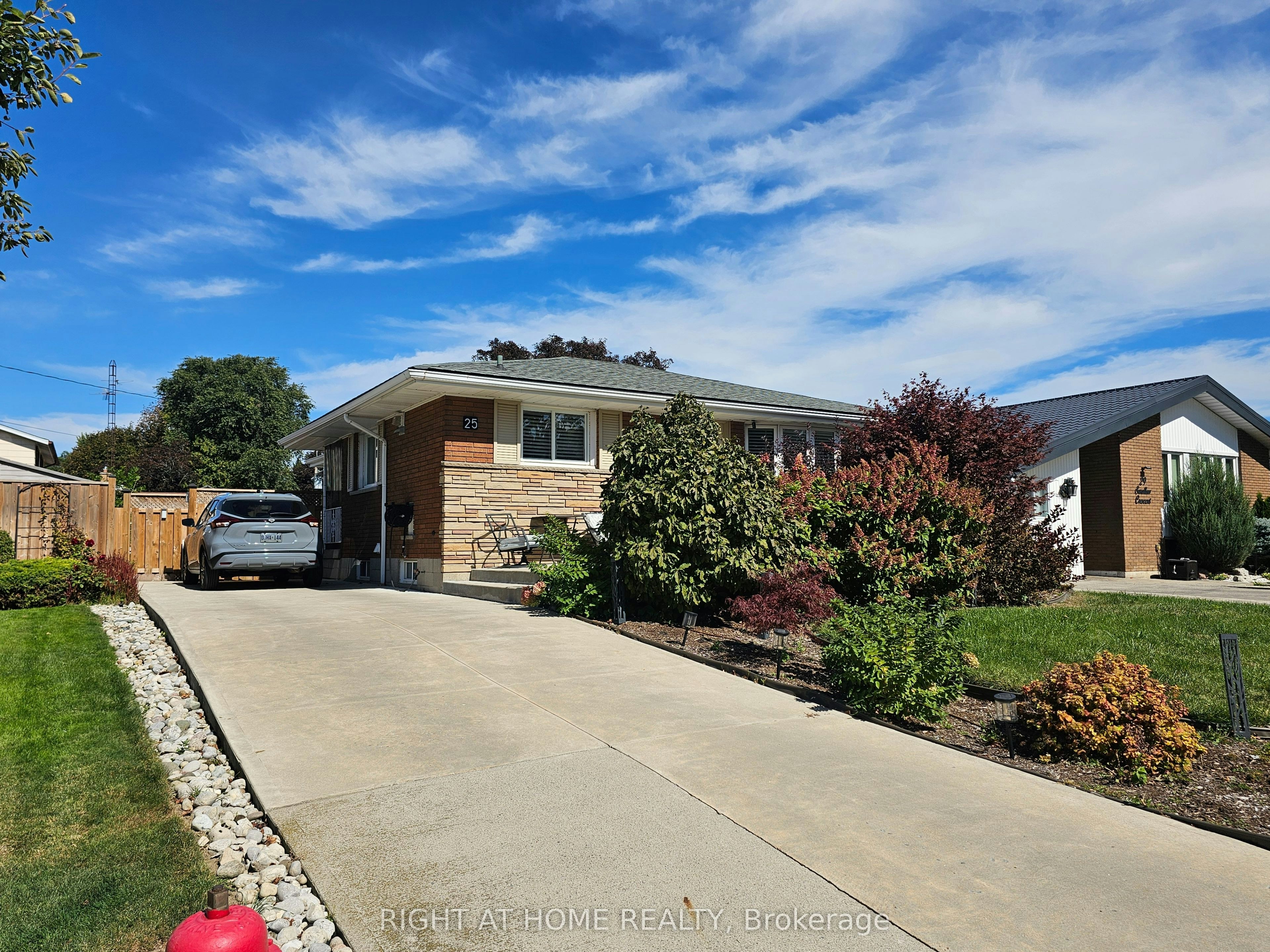 25 Swallow Crescent, Hamilton, ON, L9A 2M7