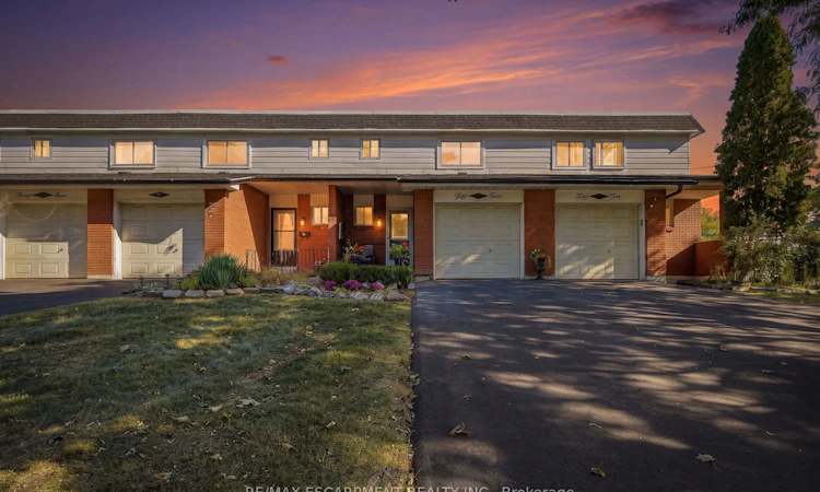 53 Bryna Avenue S