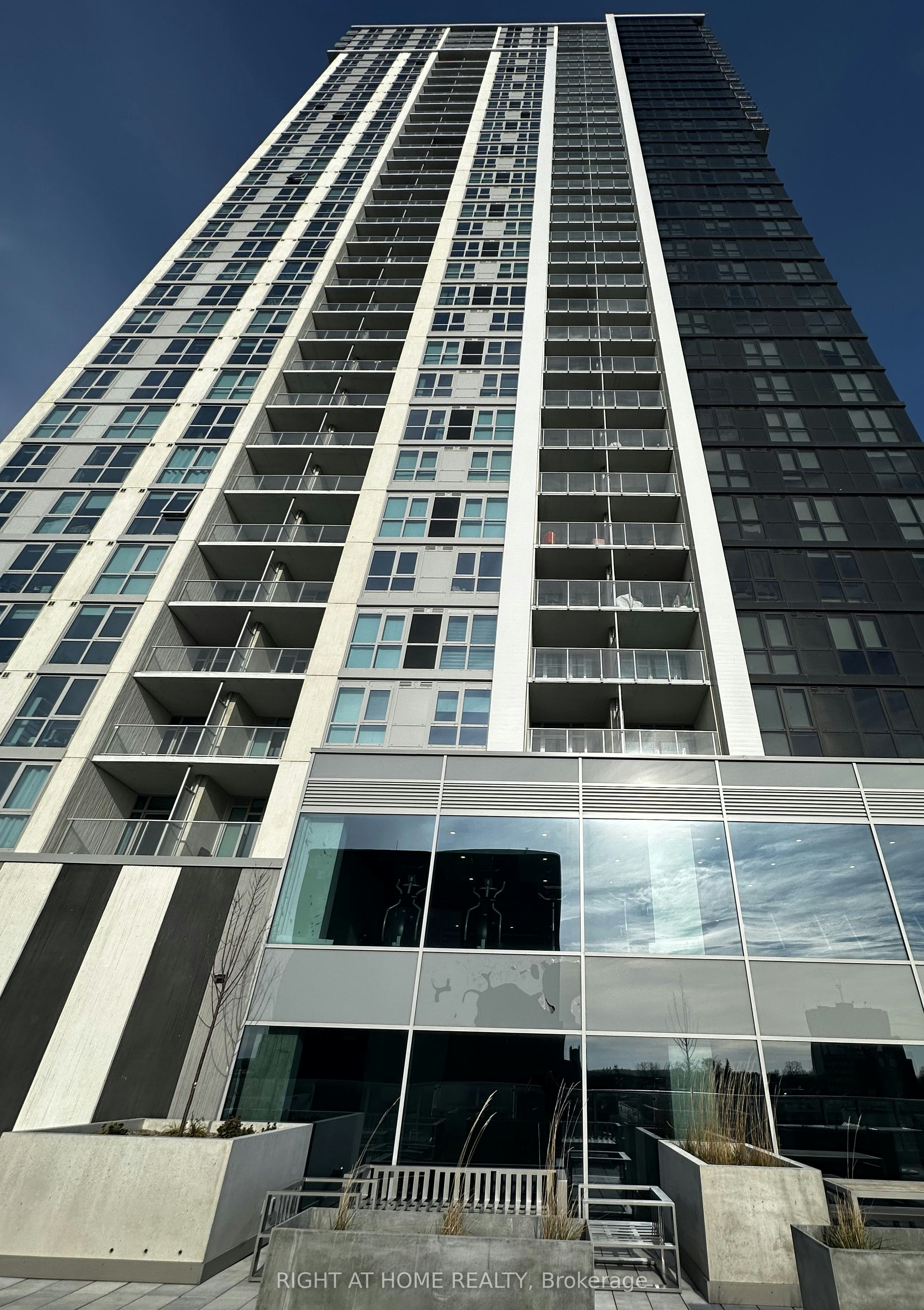 3910-60 Frederick Street, Kitchener, ON, N2H 0C7