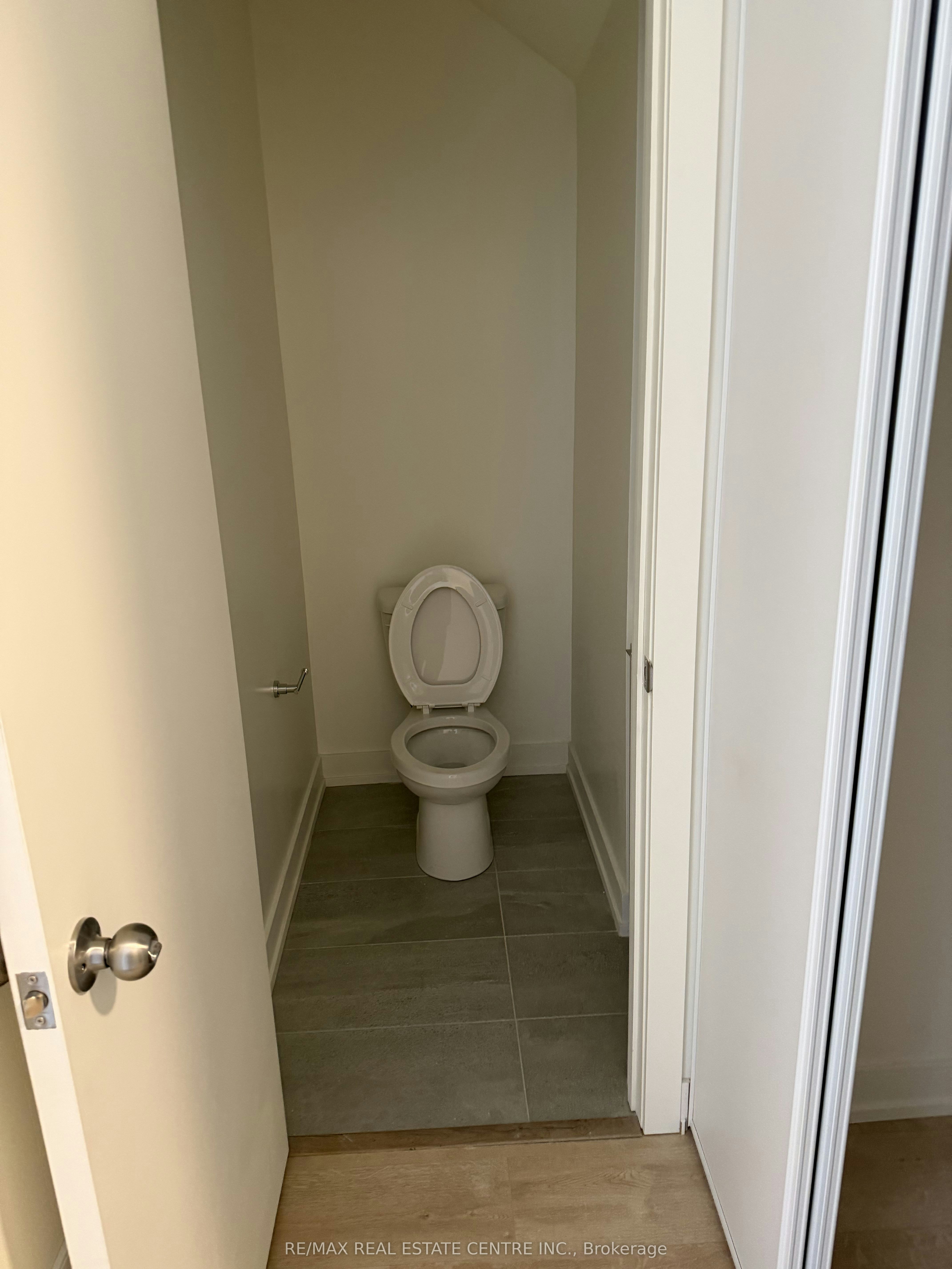 Suite 334 (302C)-16 Melbourne Avenue, St. Catharines, ON, L2P 3J8 - 9