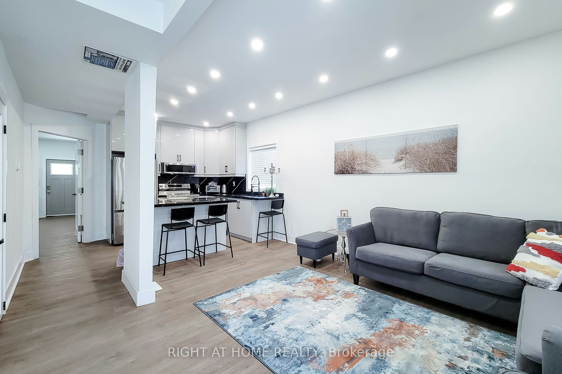 78 Hillyard Street E, Hamilton, ON, L8L 6B4
