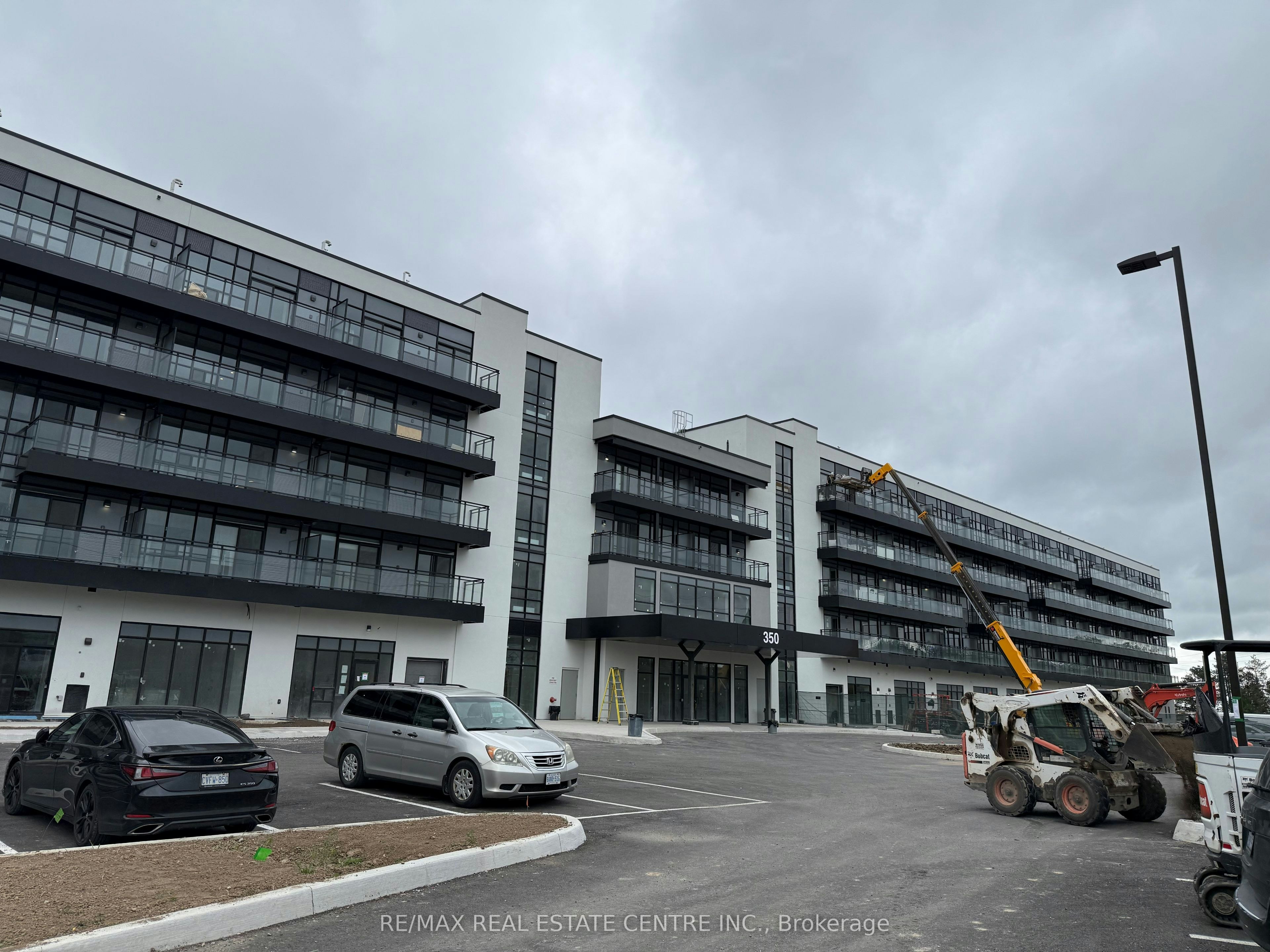 325-350 Prince Charles Dr S, Drive NW, Welland, ON, L3C 7B3
