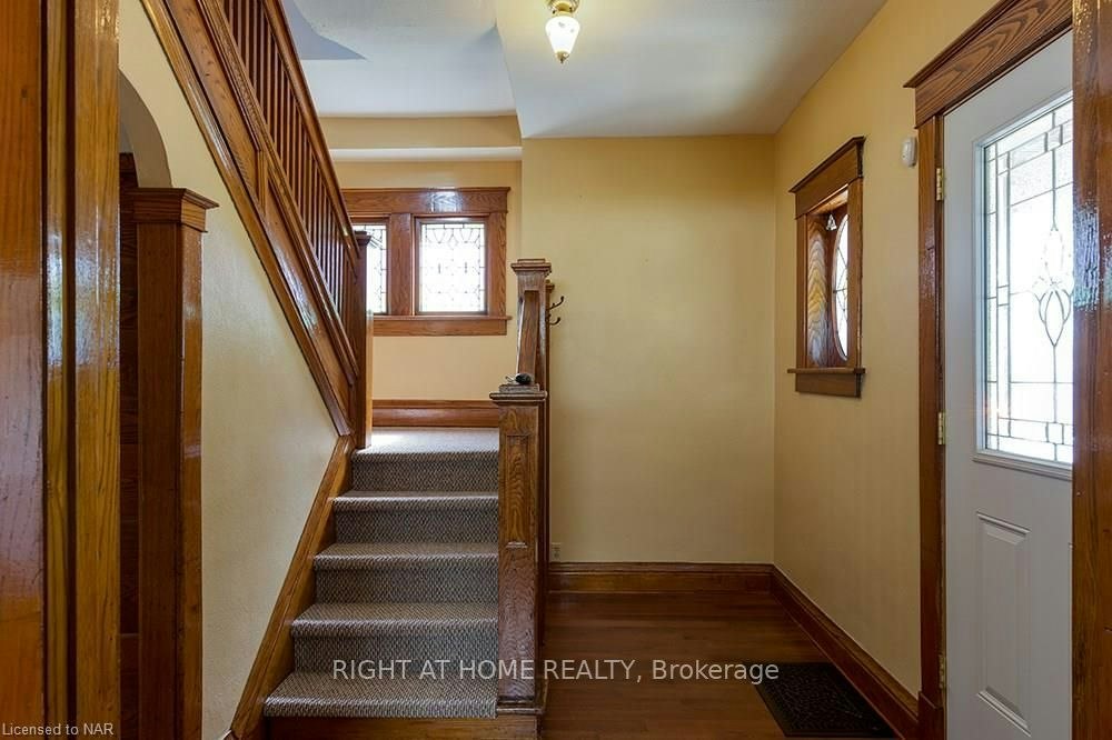 5266 Heywood Avenue, Niagara Falls, ON, L2E 4V6 - 2