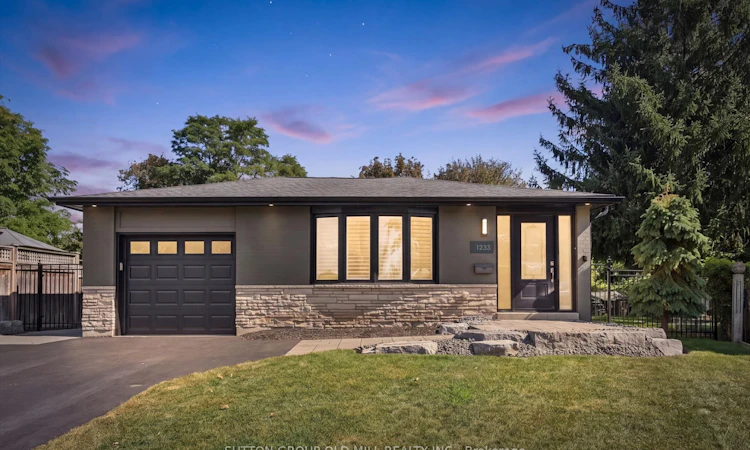 1233 Michael Crescent