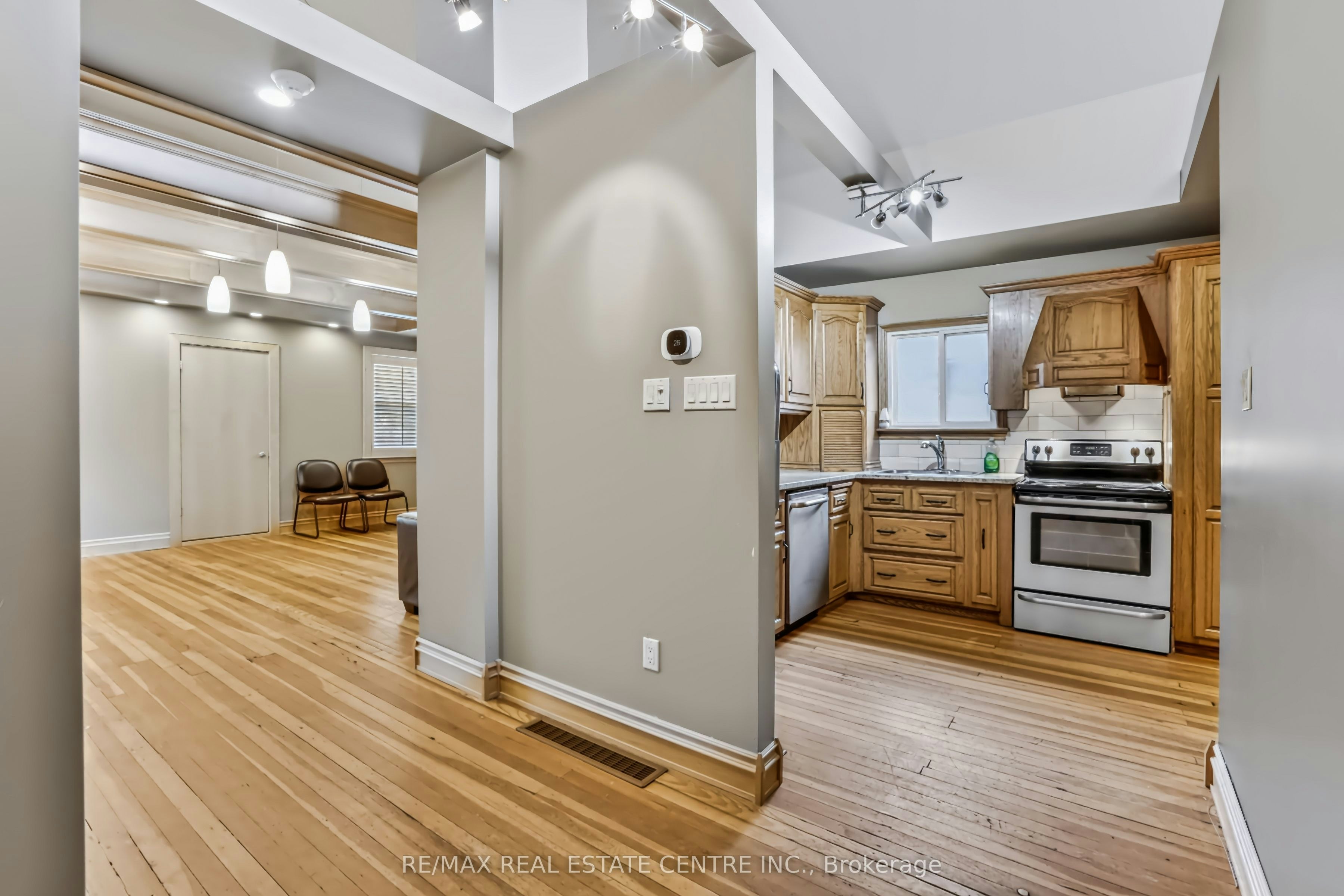 900 Adelaide Street N, London, ON, N5Y 2M5 - 9