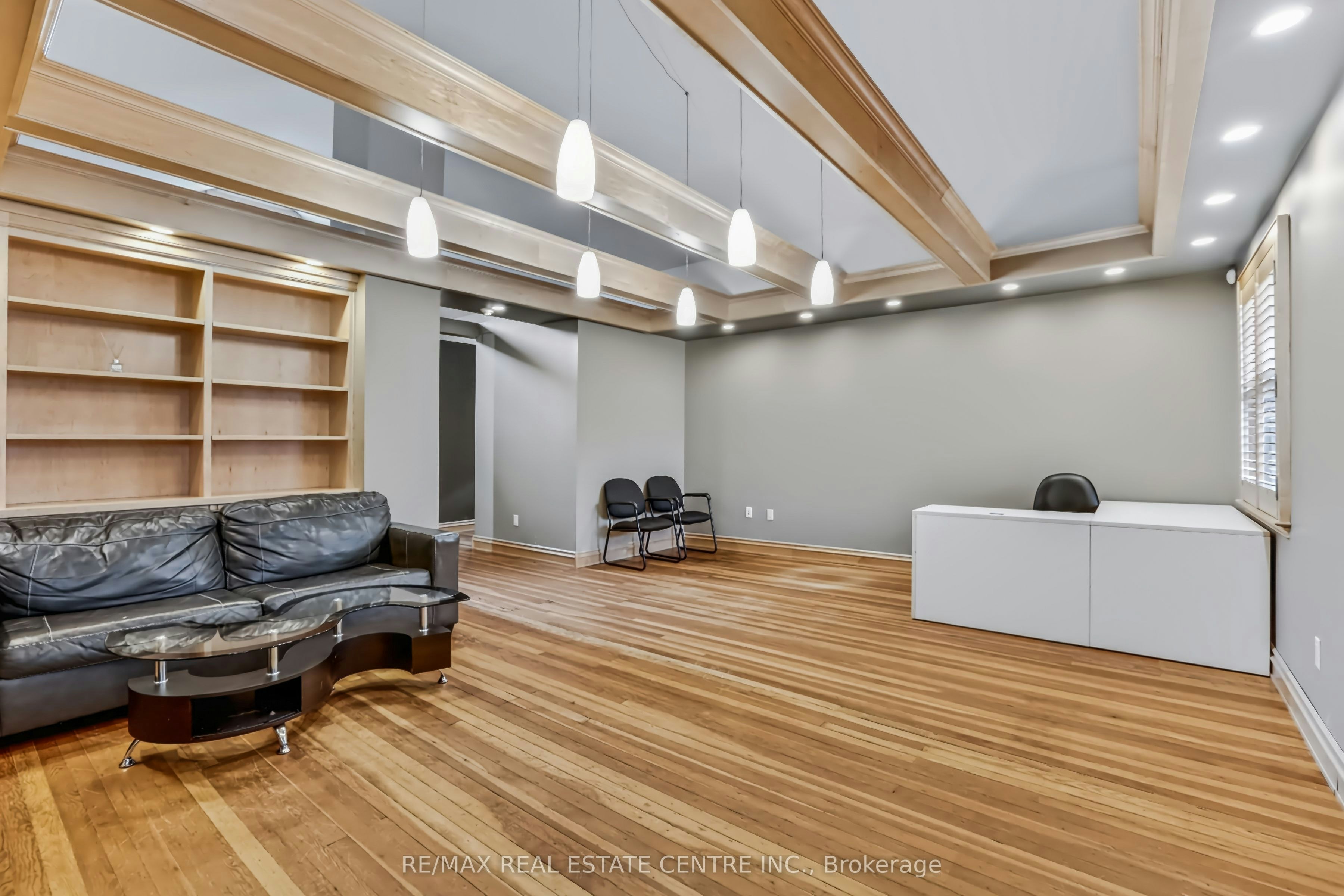 900 Adelaide Street N, London, ON, N5Y 2M5 - 4