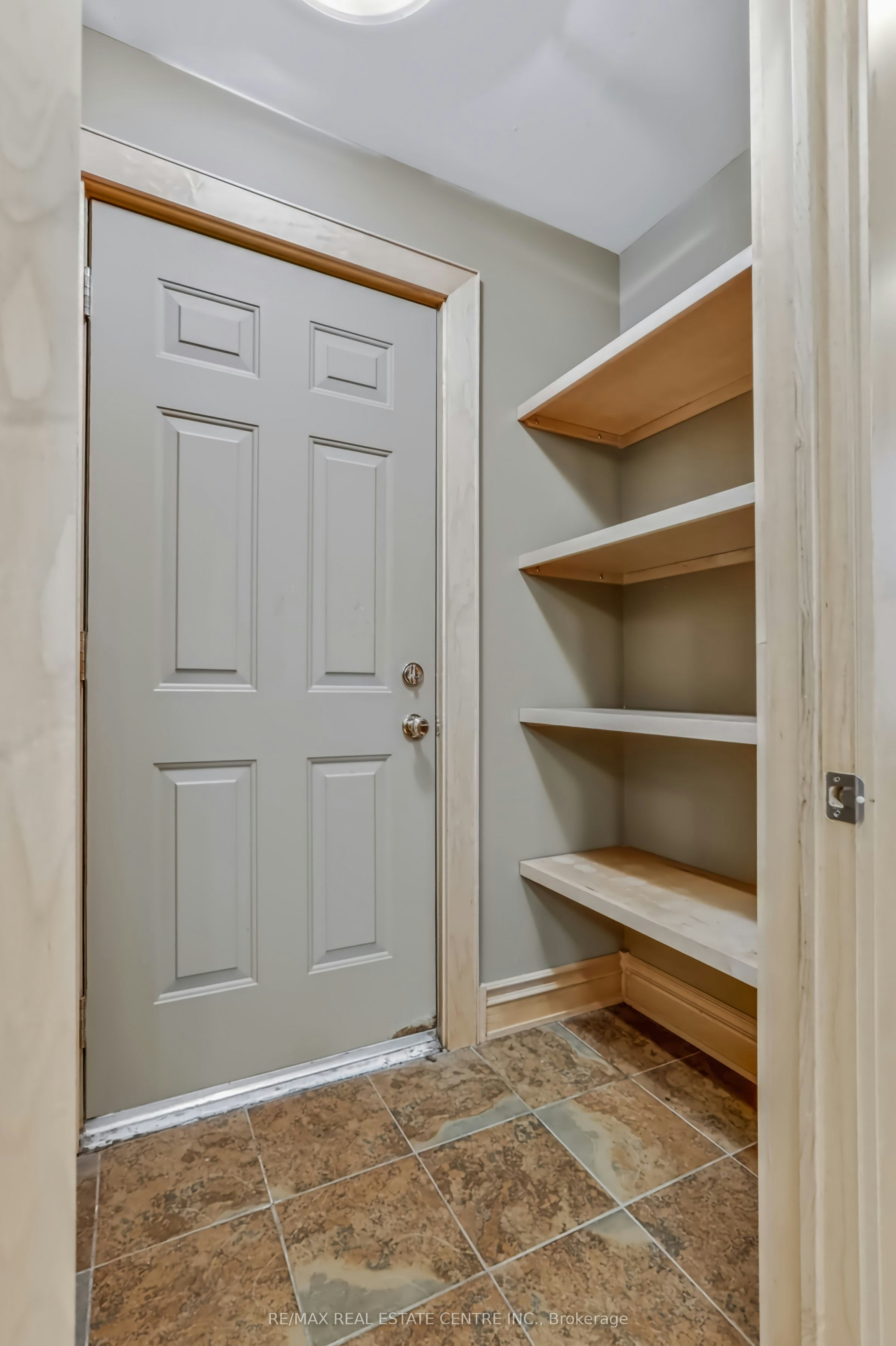 900 Adelaide Street N, London, ON, N5Y 2M5 - 3