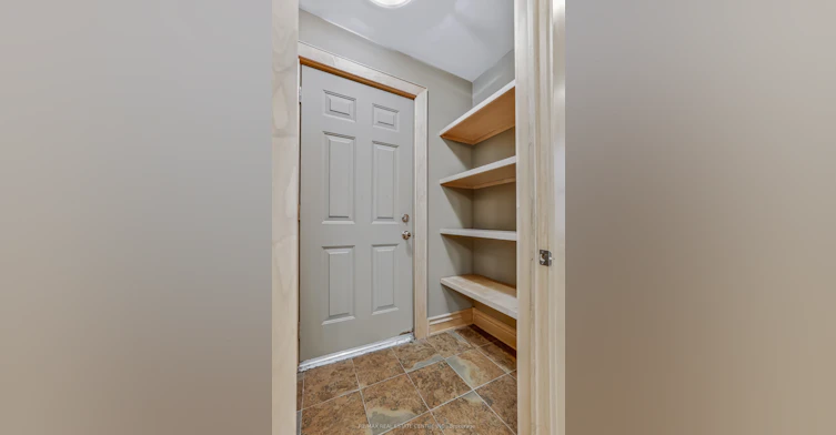 900 Adelaide Street N, London, ON, N5Y 2M5 - 3