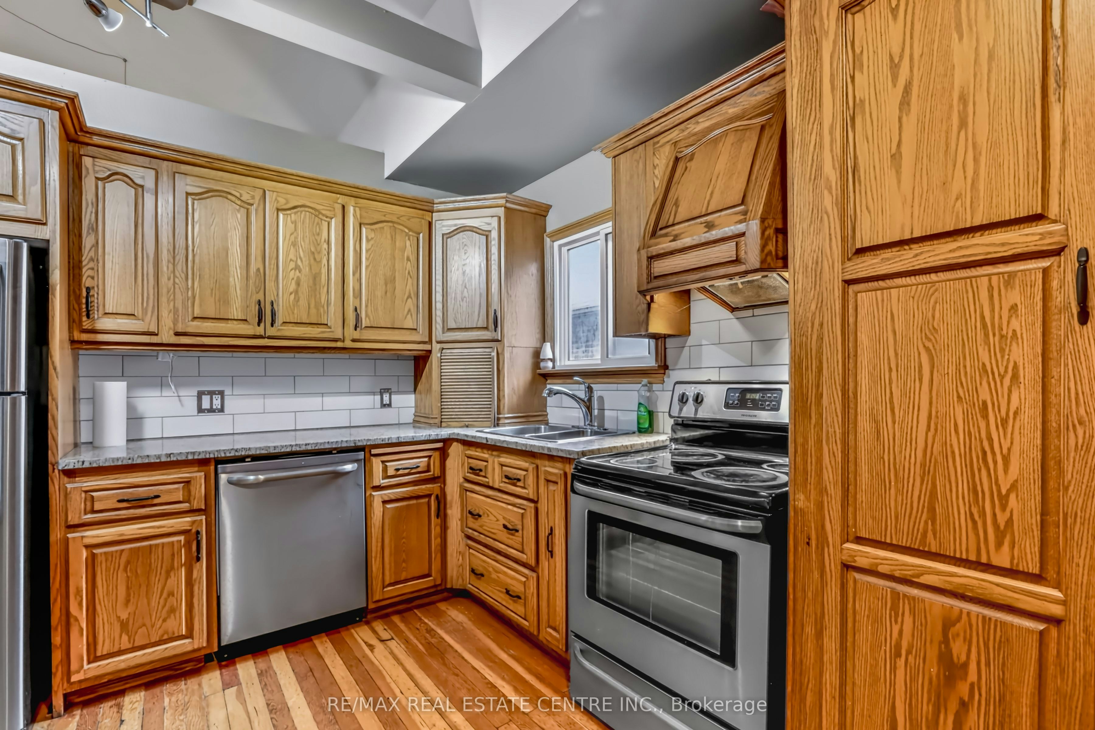 900 Adelaide Street N, London, ON, N5Y 2M5 - 11