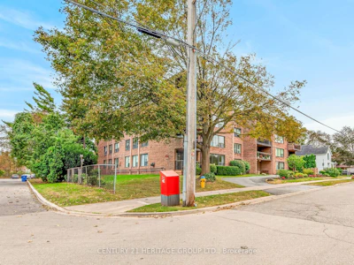 101-28 Robinson Street N - 5