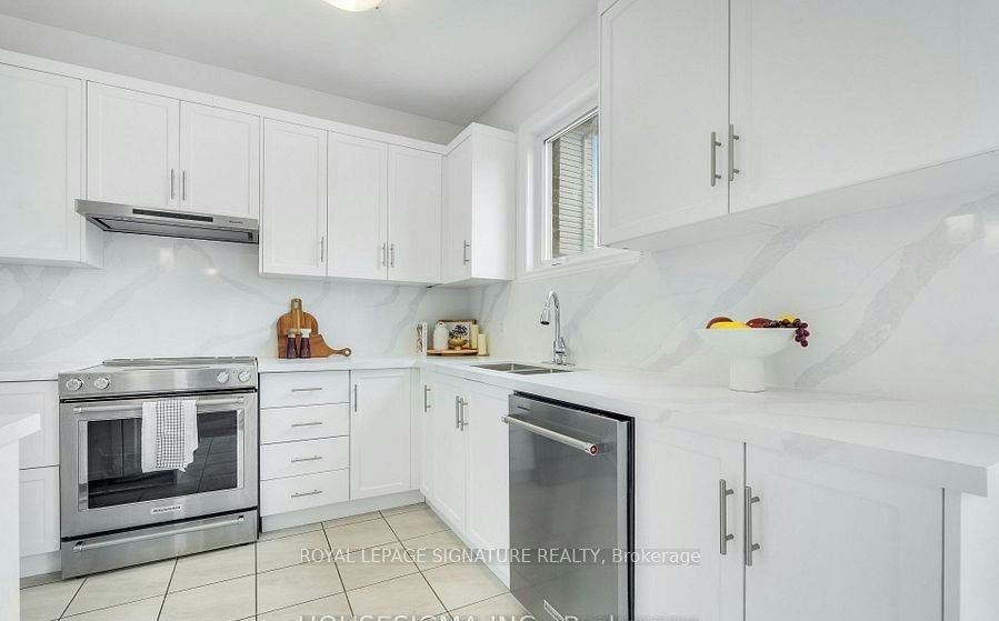 7763 Secretariat Court, Niagara Falls, ON, L7C 4G6 - 7