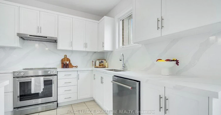 7763 Secretariat Court, Niagara Falls, ON, L7C 4G6 - 7