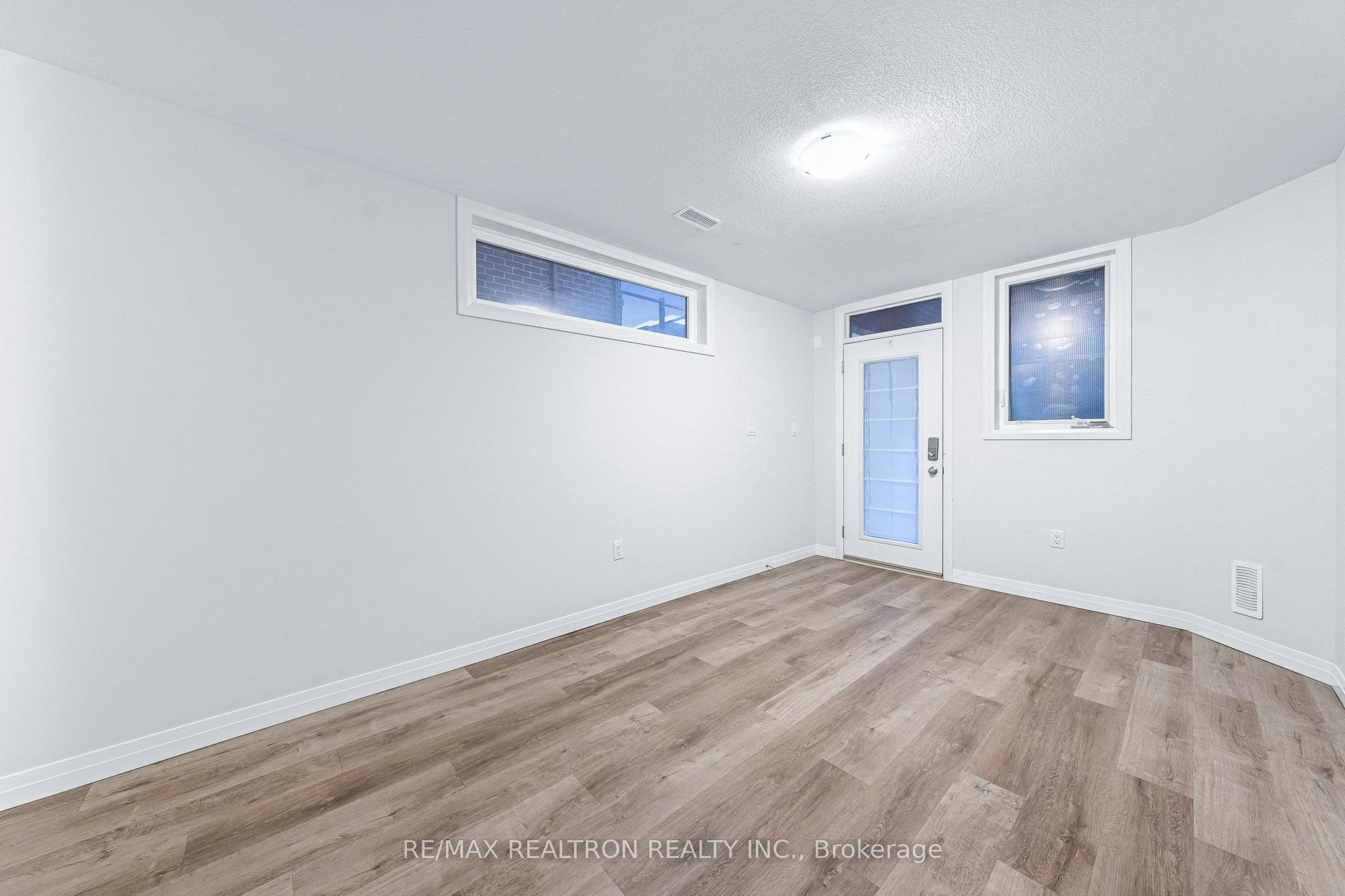 99-30 Times Square Boulevard, Hamilton, ON, L8J 0L8 - 9