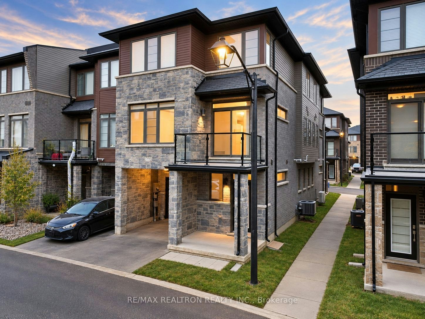 99-30 Times Square Boulevard, Hamilton, ON, L8J 0L8 - 2